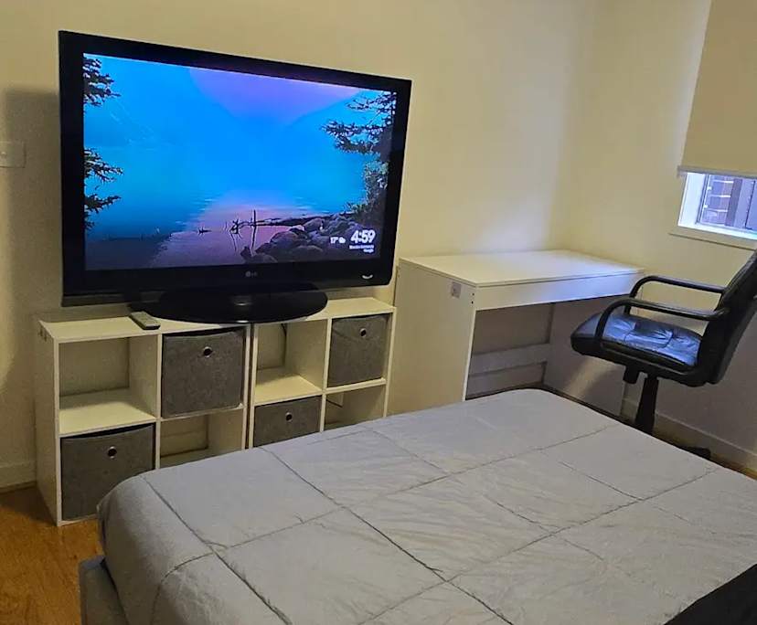 Furnished room with own bathroom