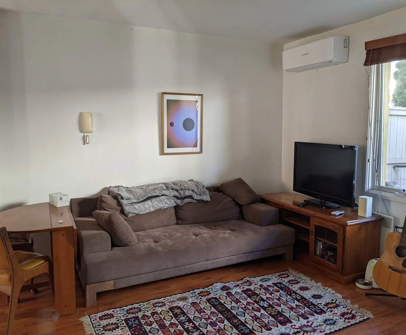 Unfurnished room in a flatshare