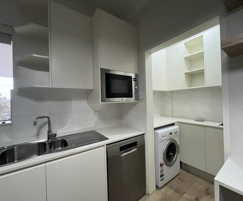 Furnished room with ensuite in a flatshare