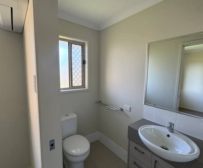 $325, Share-house, 4 bathrooms, Glen Eden QLD 4680