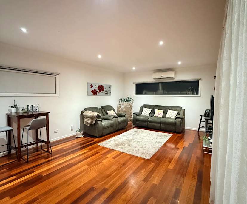 Whole property with 3 rooms for rent