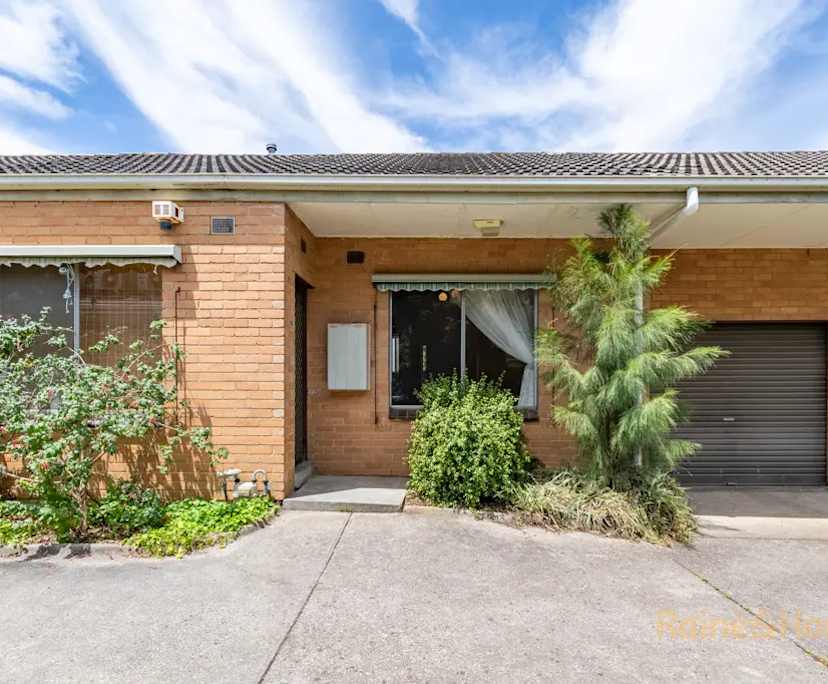 Unfurnished room in a flatshare