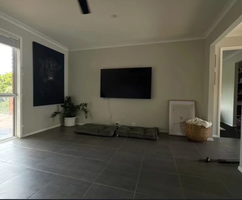 $350, Share-house, 3 bathrooms, Banora Point NSW 2486