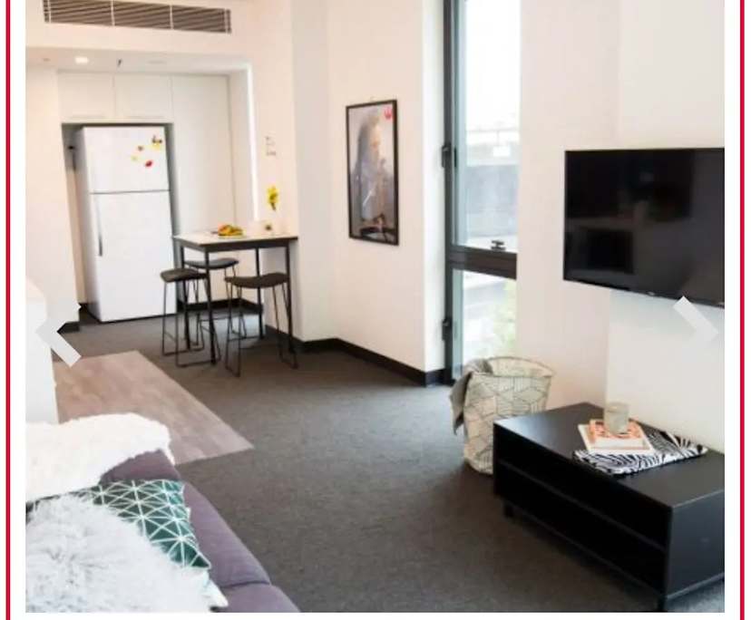 Furnished room in a flatshare