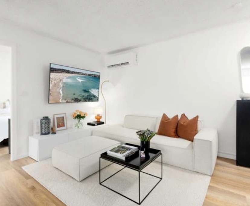 Unfurnished room in a flatshare