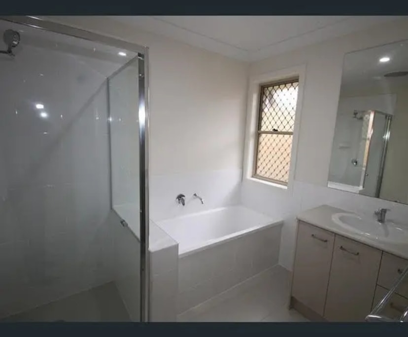 $130, Share-house, 4 bathrooms, Cranley QLD 4350