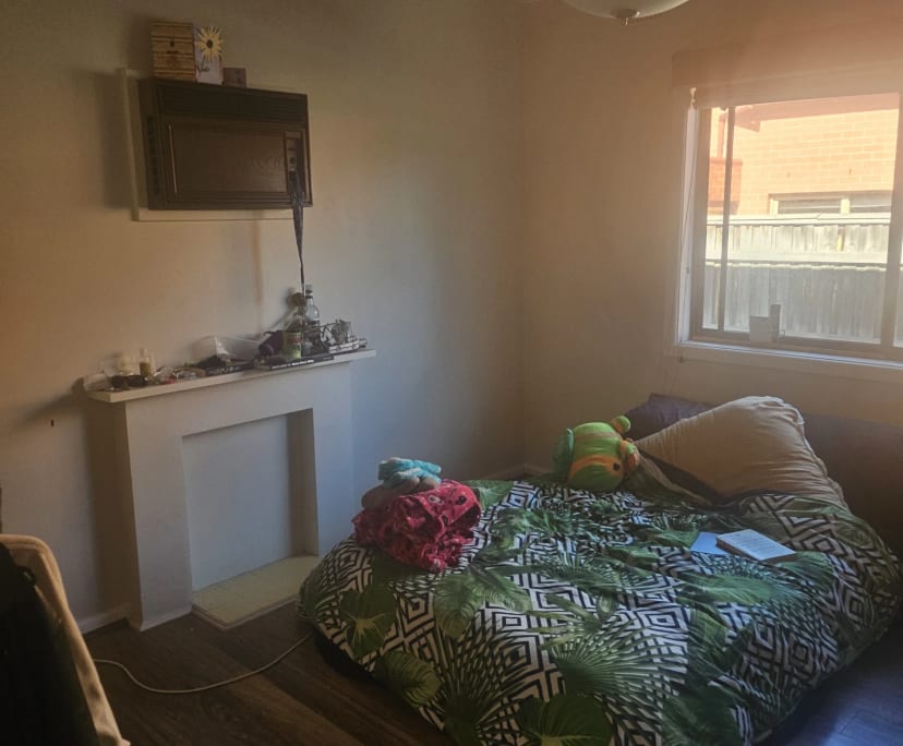 Room in a share house