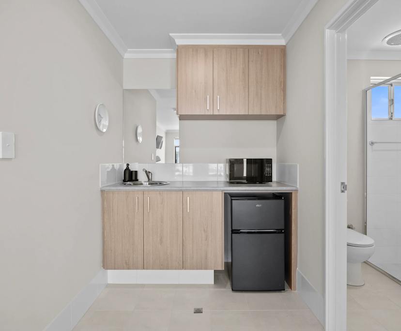 $340, Share-house, 6 bathrooms, Madora Bay WA 6210