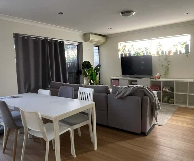 Room in a share house