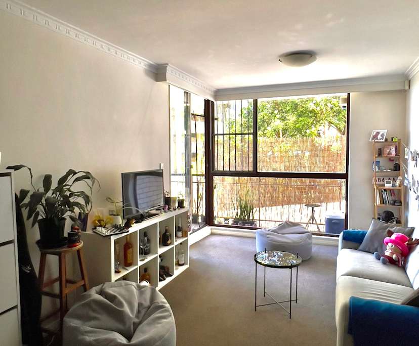 Furnished room in a flatshare