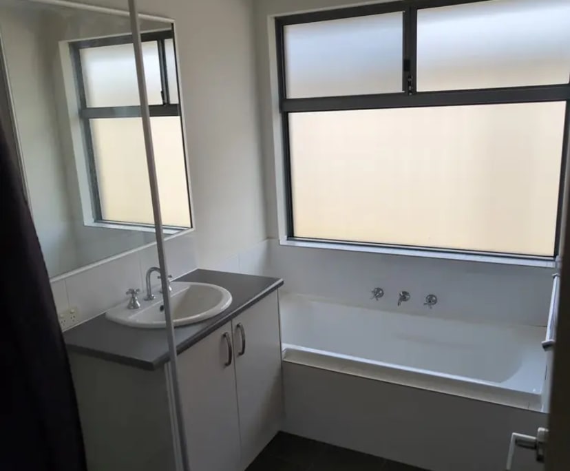 $300, Share-house, 3 bathrooms, Lakelands WA 6180