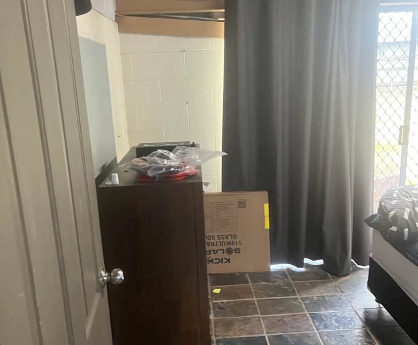 Room in a share house