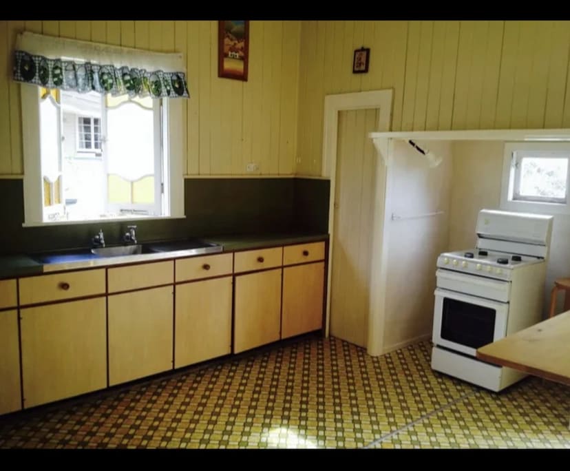 $220, Share-house, 2 bathrooms, Coorparoo QLD 4151