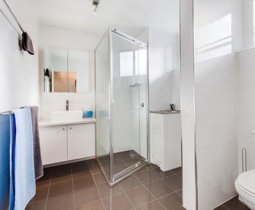 $240, Flatshare, 2 bathrooms, Hamilton QLD 4007