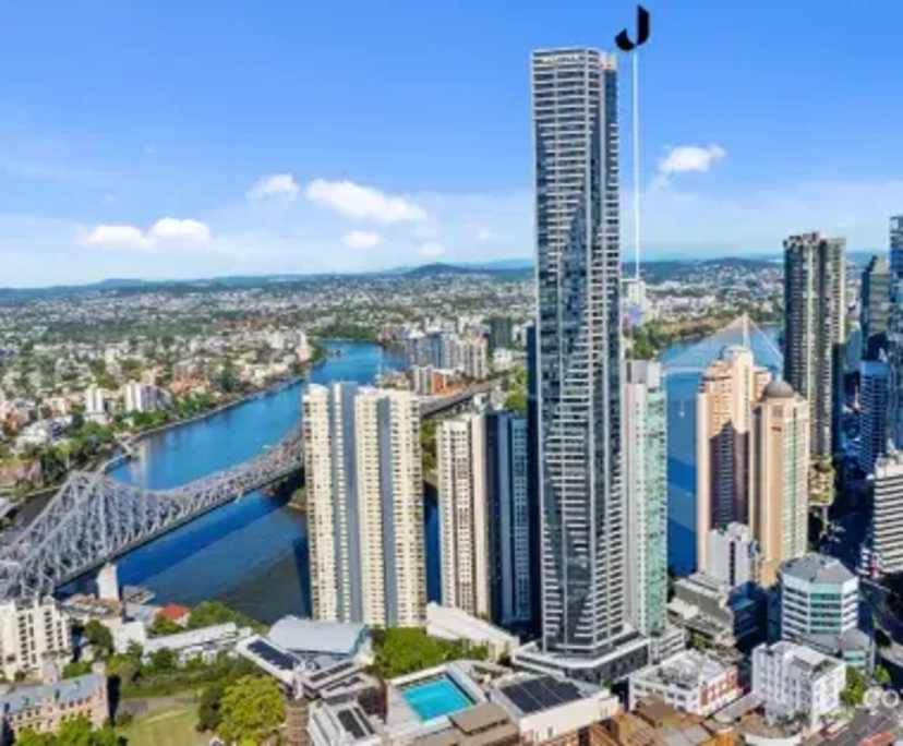 Furnished room with ensuite in a flatshare