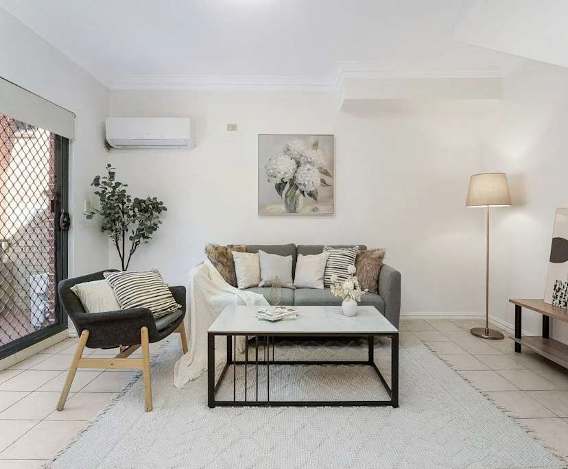 Furnished room in a flatshare