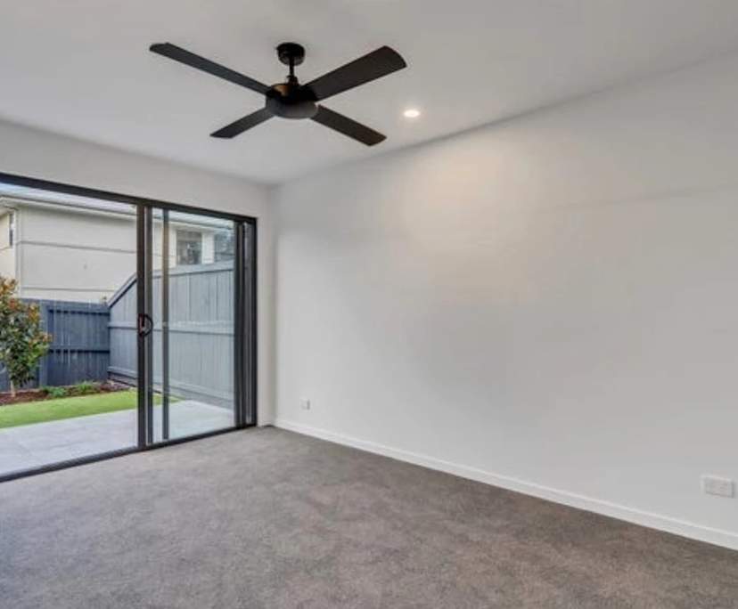 Unfurnished room with own bathroom