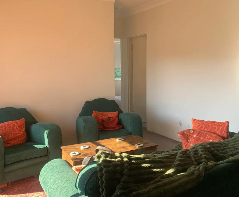 Furnished room in a flatshare