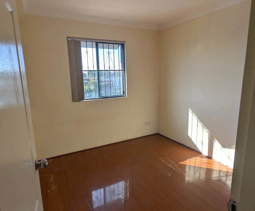 Unfurnished room in a flatshare
