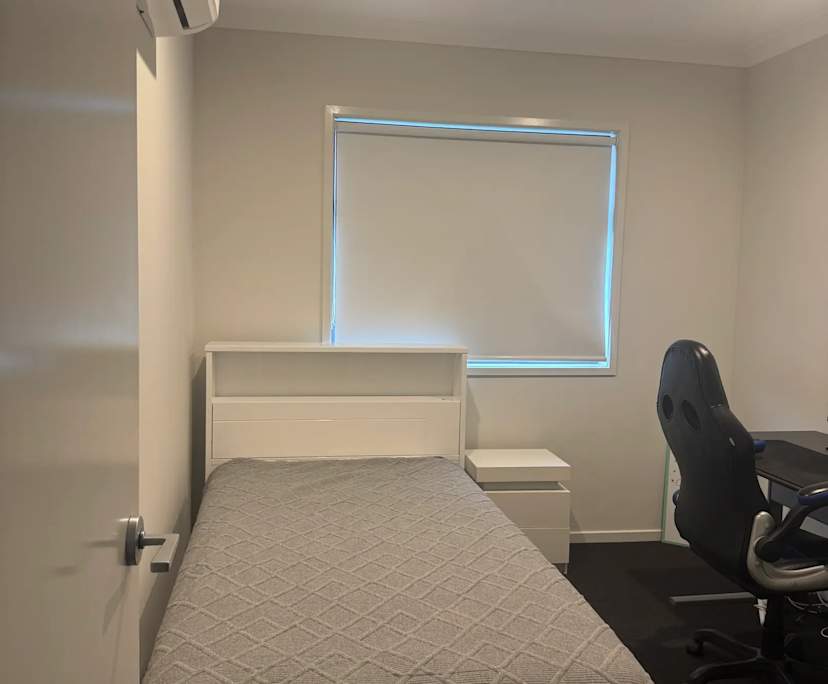 $200, Share-house, 3 bathrooms, Clyde North VIC 3978