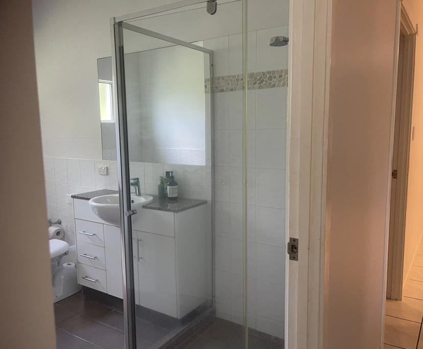 $350, Flatshare, 3 bathrooms, Cannonvale QLD 4802