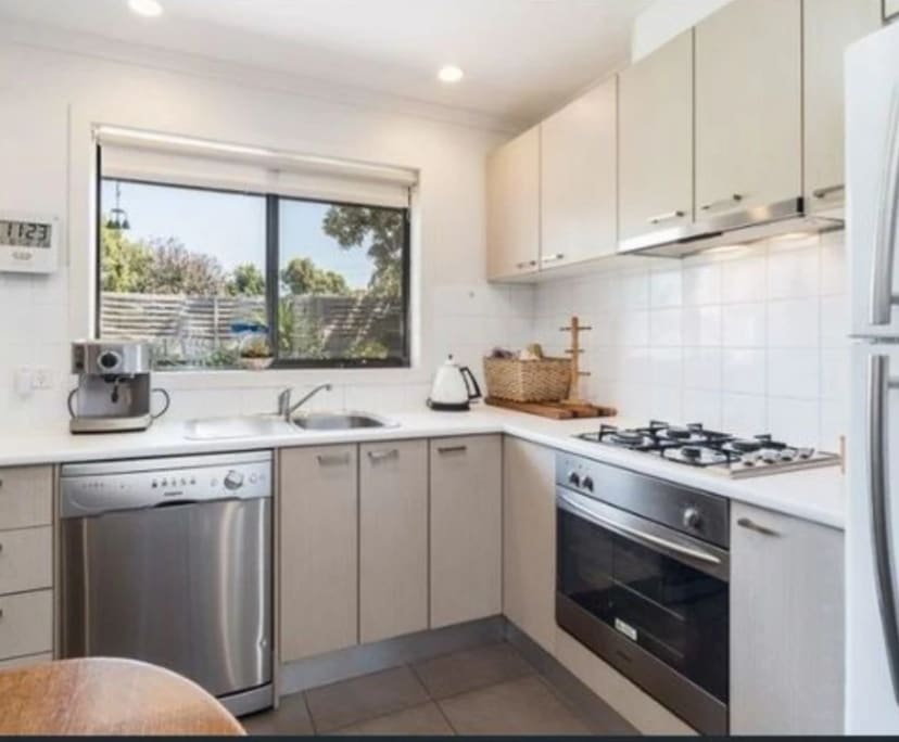 2 Rooms for Rent in Seaford, Melbourne 154, Unfur...