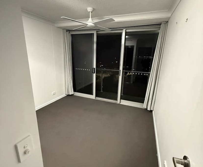 Unfurnished room with own bathroom