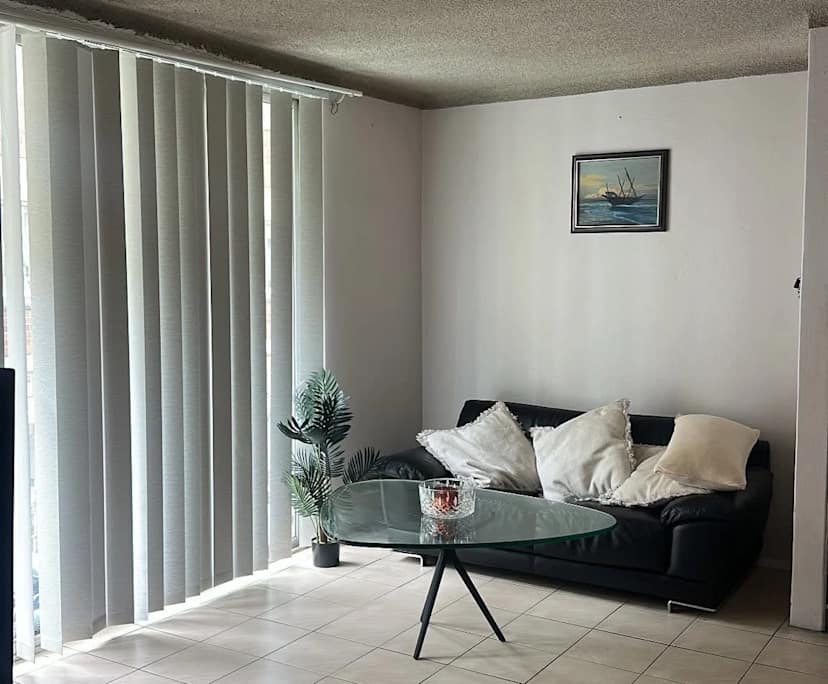 Furnished room in a flatshare