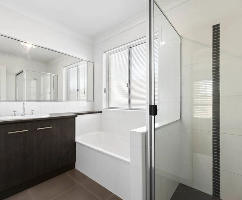 $300, Flatshare, 2 rooms, Glenvale QLD 4350, Glenvale QLD 4350