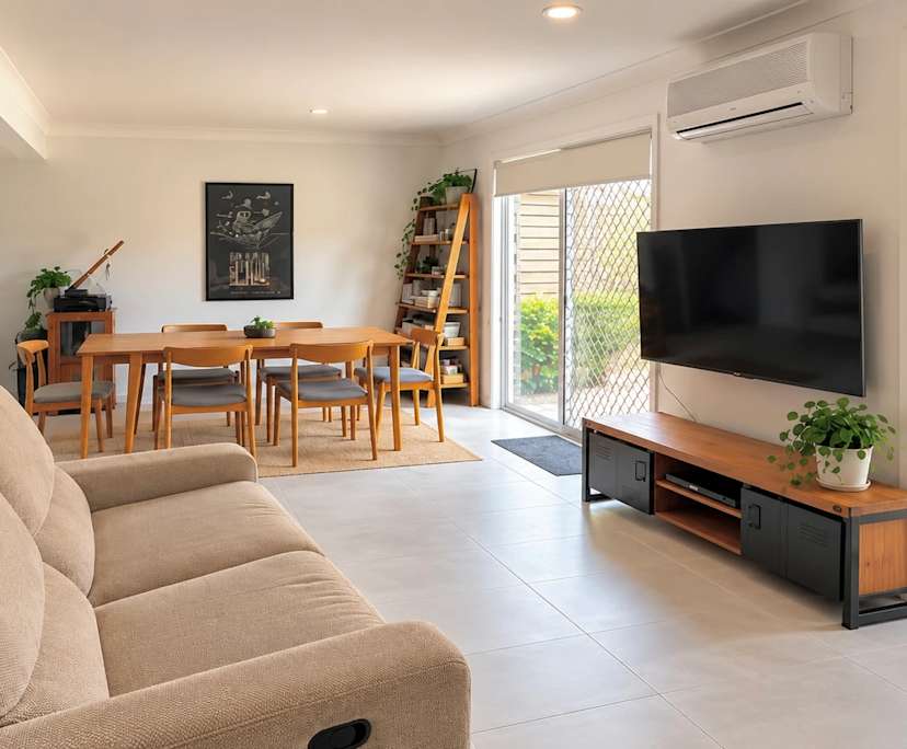 Room in a share house