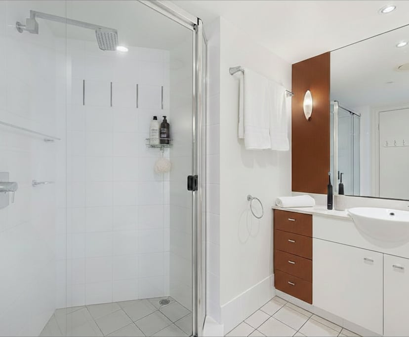 $500, Flatshare, 2 bathrooms, Surfers Paradise QLD 4217