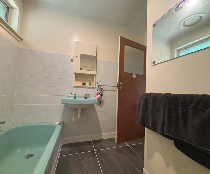 $200, Share-house, 3 bathrooms, Newcomb VIC 3219