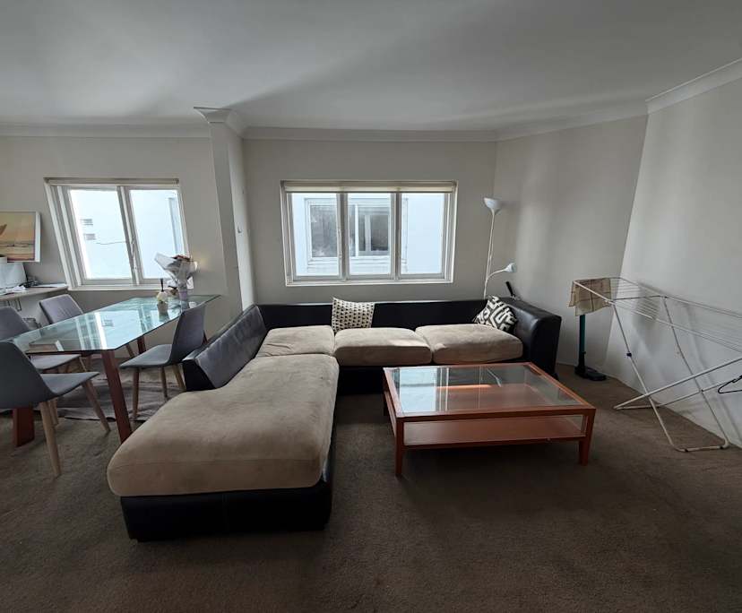 Furnished room in a flatshare