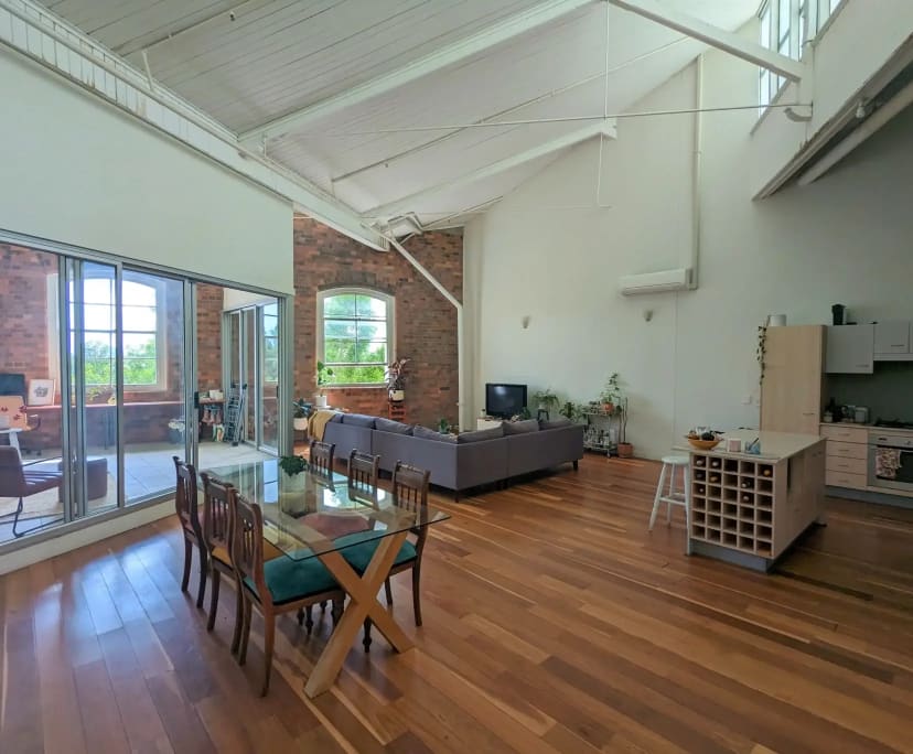 Unfurnished room in a flatshare