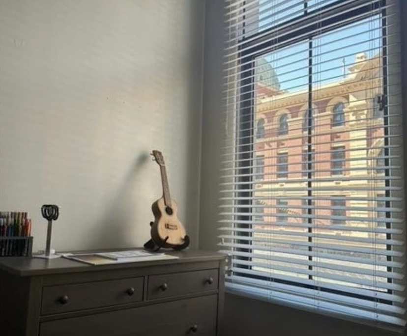 Furnished room in a flatshare