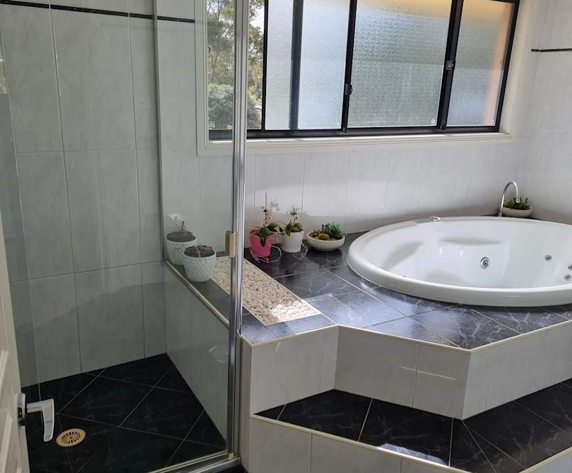 $280-300, Share-house, 4 rooms, West Hoxton NSW 2171, West Hoxton NSW 2171