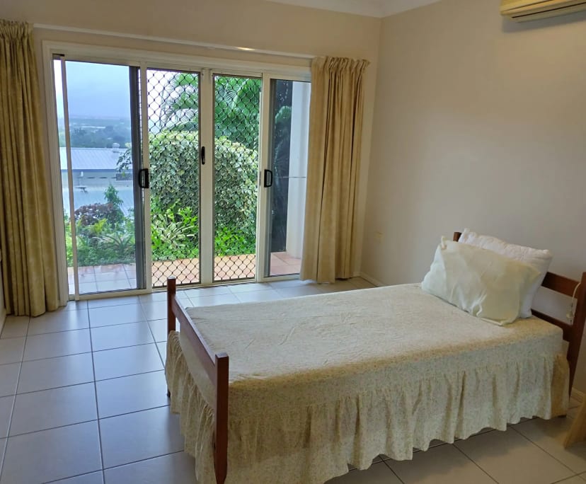 Furnished room in a flatshare