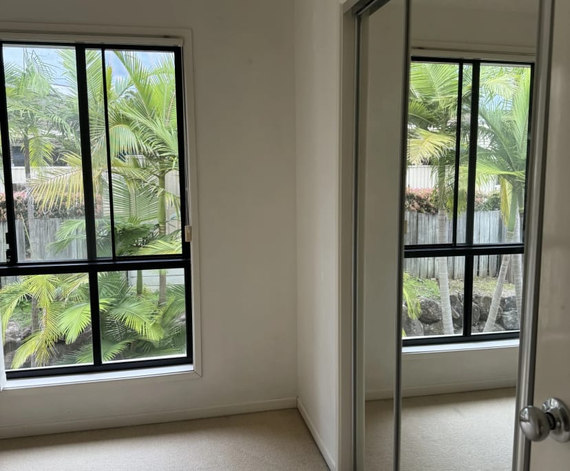 $400, Flatshare, 3 bathrooms, Merrimac QLD 4226