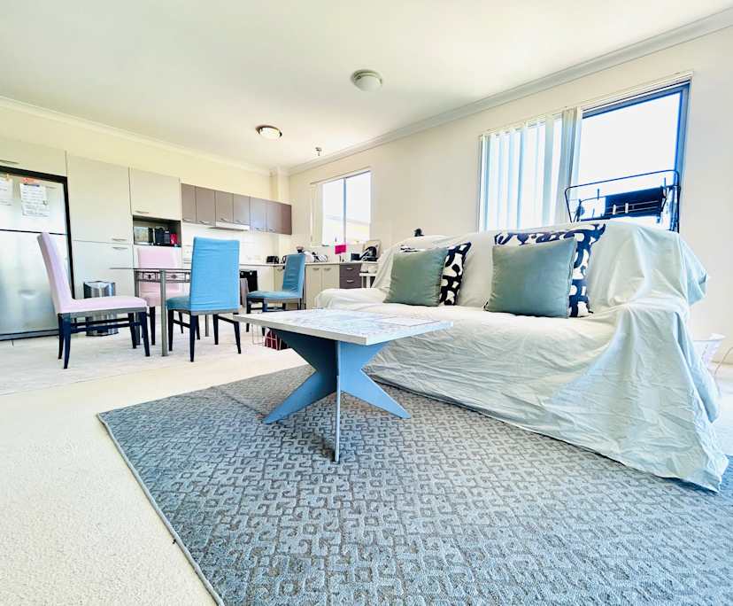 Furnished room in a flatshare