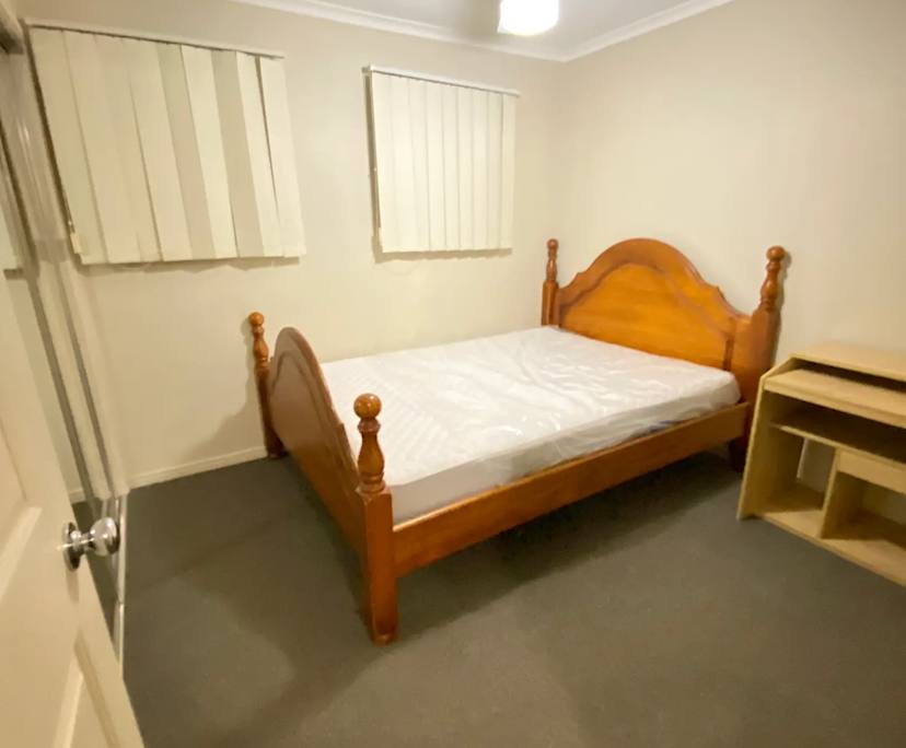 Room in a share house