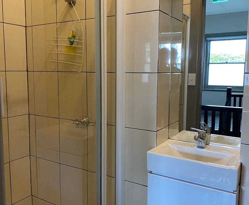 $350, Share-house, 5 bathrooms, Saint Kilda East VIC 3183