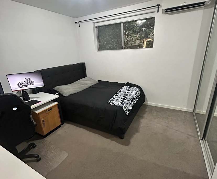 Furnished room with ensuite in a flatshare