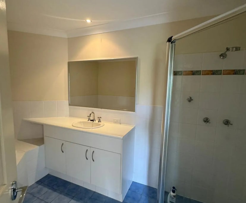 $285, Flatshare, 3 bathrooms, Varsity Lakes QLD 4227