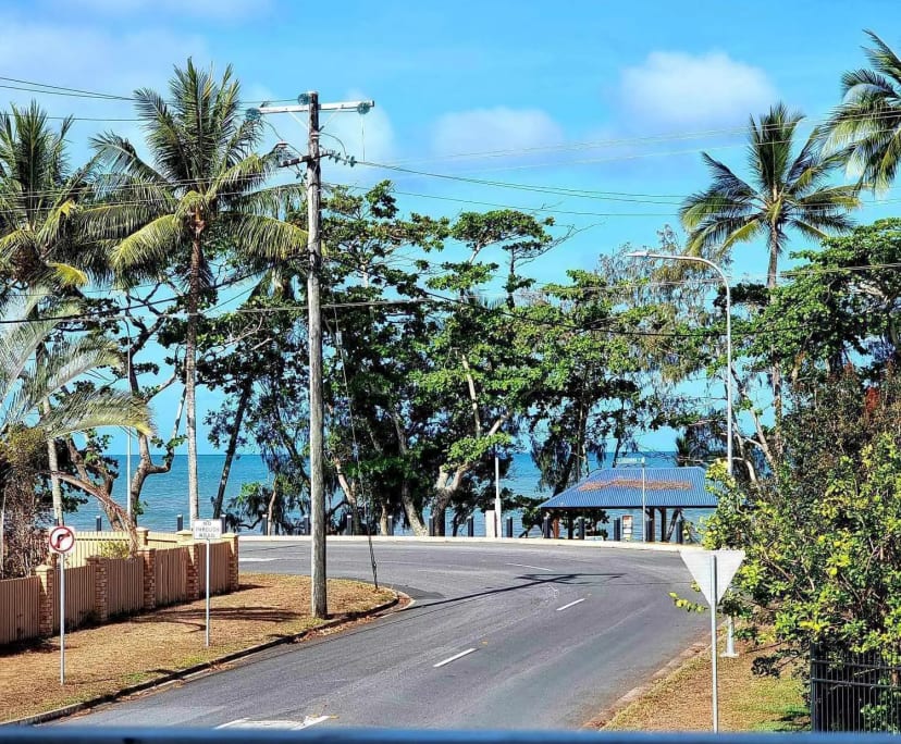 $300, Flatshare, 6 bathrooms, Holloways Beach QLD 4878