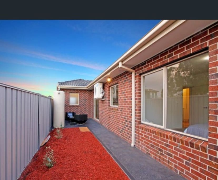 Room for Rent in Reservoir, Melbourne 220, Furnis...