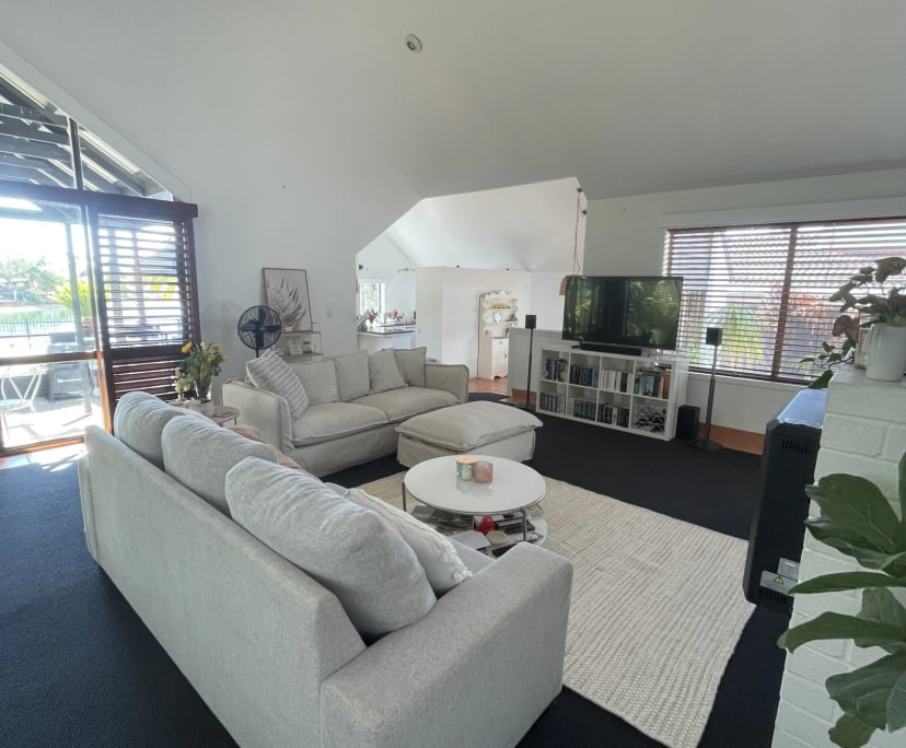 $300, Share-house, 3 bathrooms, Elanora QLD 4221