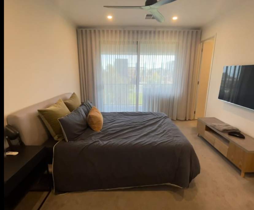 Unfurnished room with own bathroom