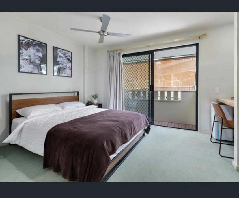 Room with ensuite in a share house
