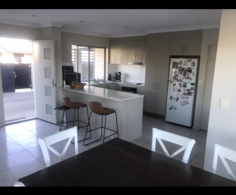 $300, Student-accommodation, 4 bathrooms, Varsity Lakes QLD 4227