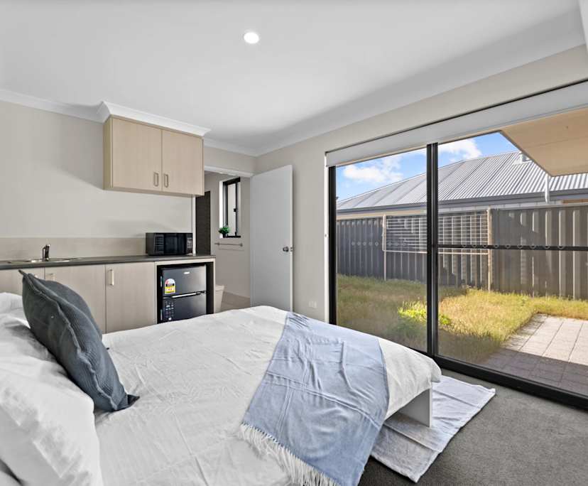 $325, Share-house, 5 bathrooms, Lakelands WA 6180